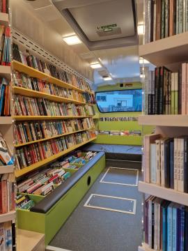 Potujoča knjižnica (1)